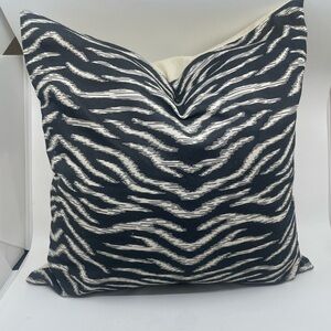 Never used! black and white Tiger Print Pillow Cover